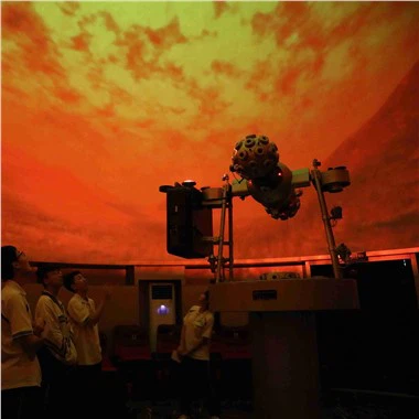 Bieten Kuppelplanetarien Führungen an?